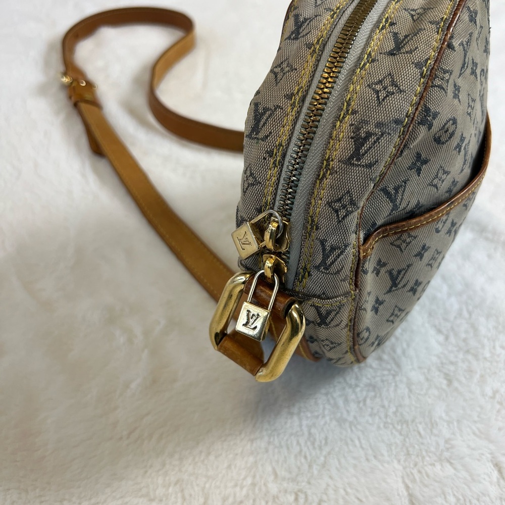 Louis Vuitton Monogram Brown and Tan Crossbody Bag - Picture 4 of 15